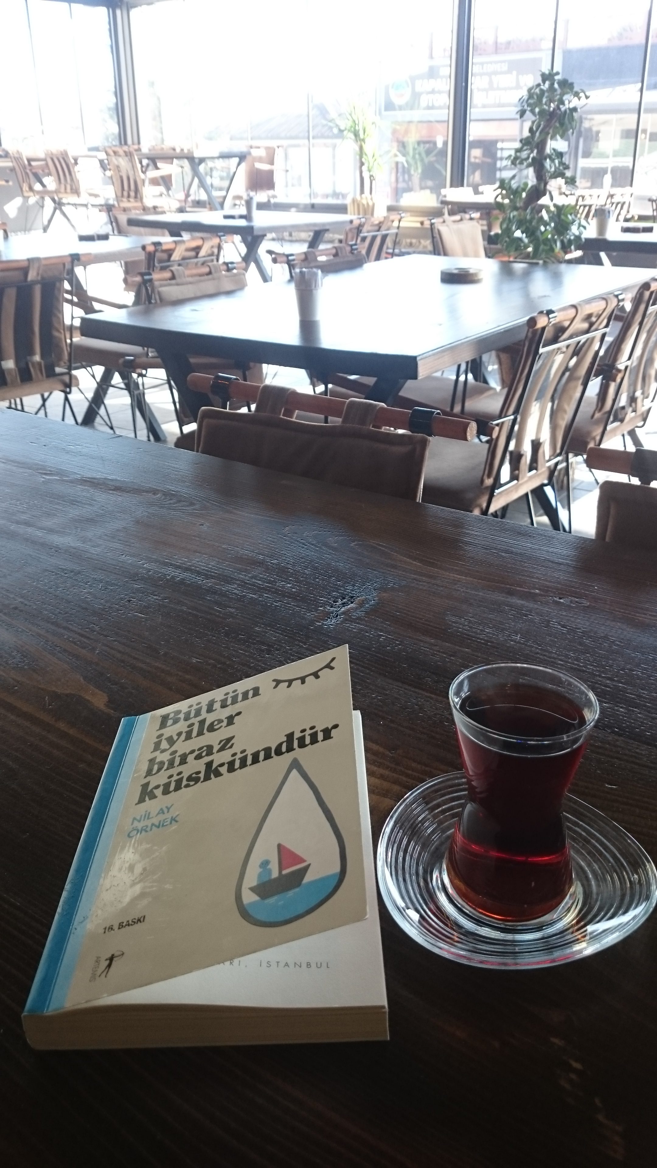 BÜTÜN İYİLER BİRAZ KÜSKÜNDÜR